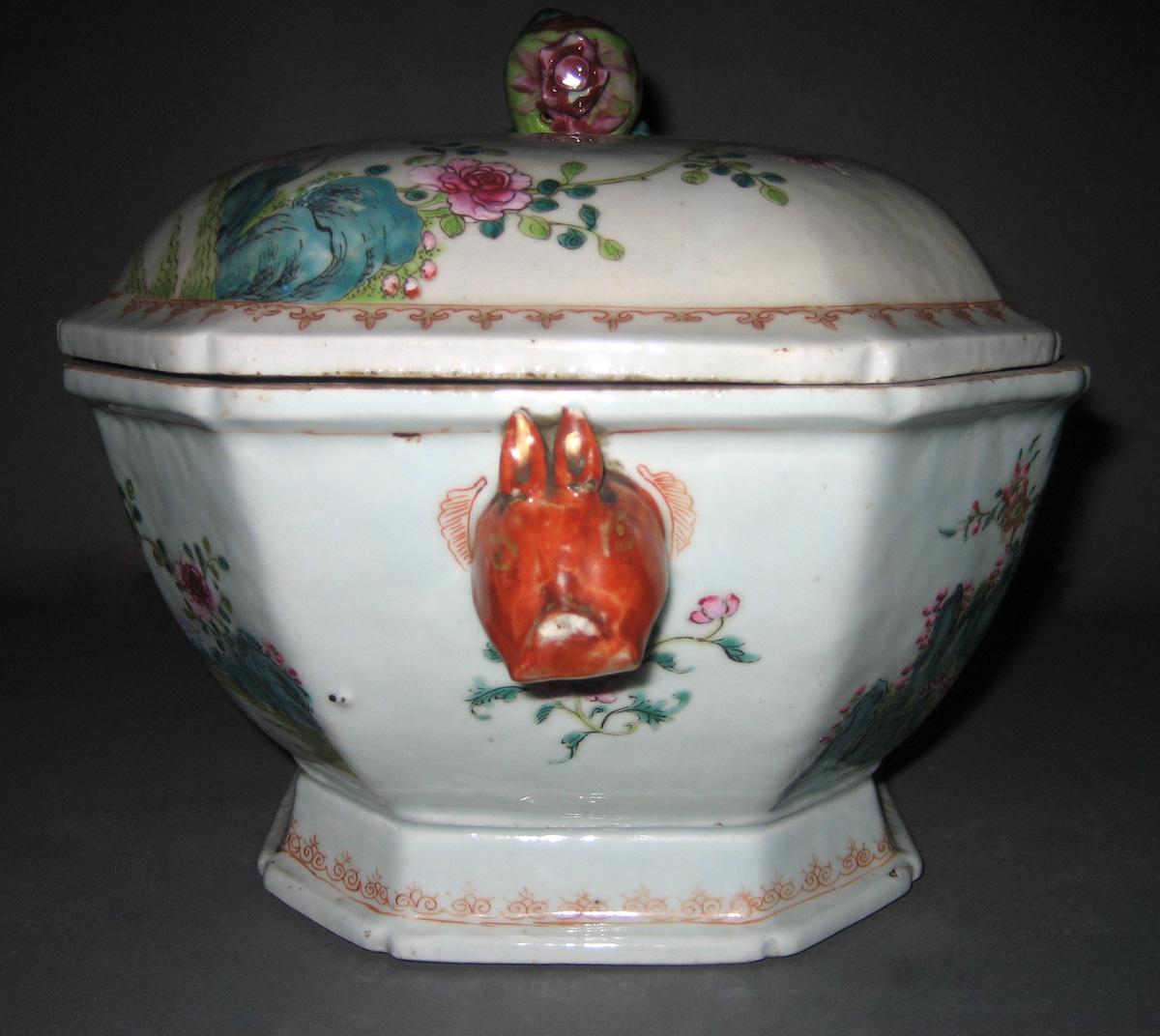 1968.0286.001 A, B Porcelain Tureen view 2