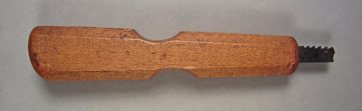 1957.0026.459, Keyhole saw, side 3