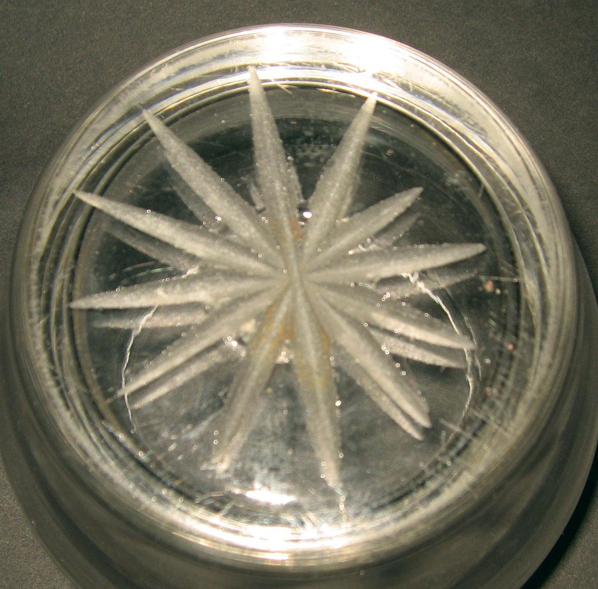 1968.0290.003 Glass vase blank (underside)