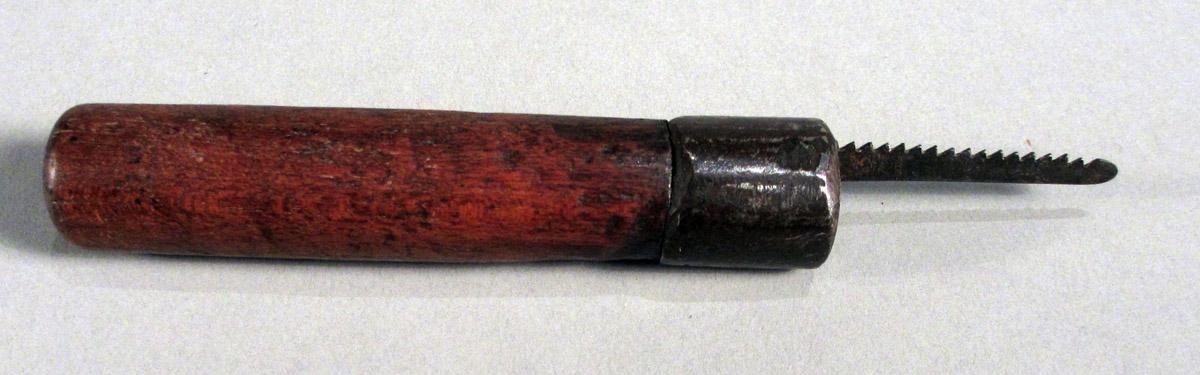1957.0026.468 Keyhole saw, View 2