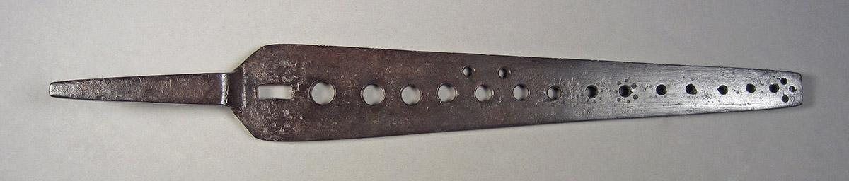 1957.0026.470, Screw plate, side 1