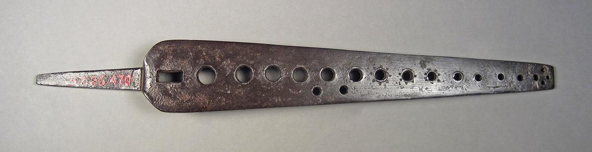1957.0026.470, Screw plate, side 2