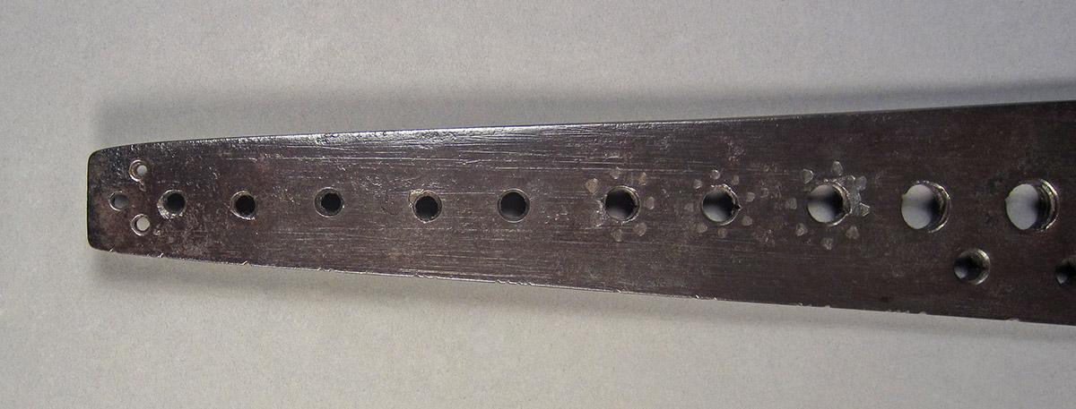 1957.0026.470, Screw plate, holes detail 1