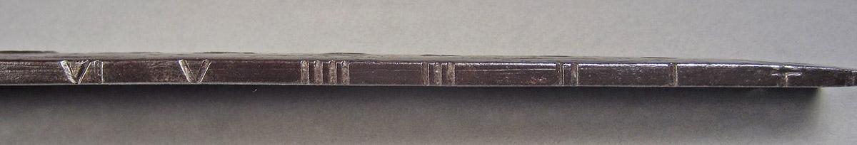 1957.0026.470, Screw plate, marks 1