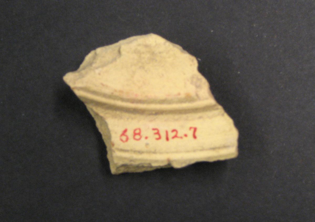 1968.0312.007 Ceramic fragment