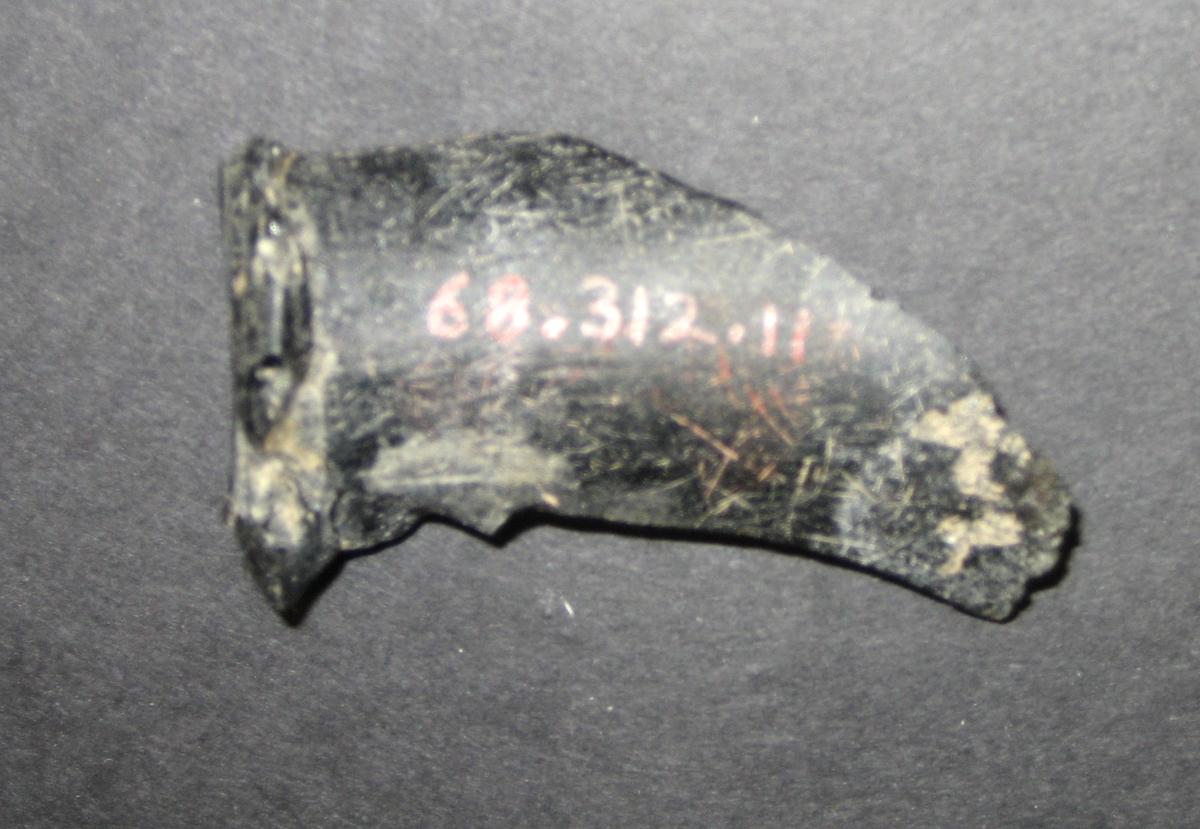 1968.0312.011 Bottle fragment (underside)