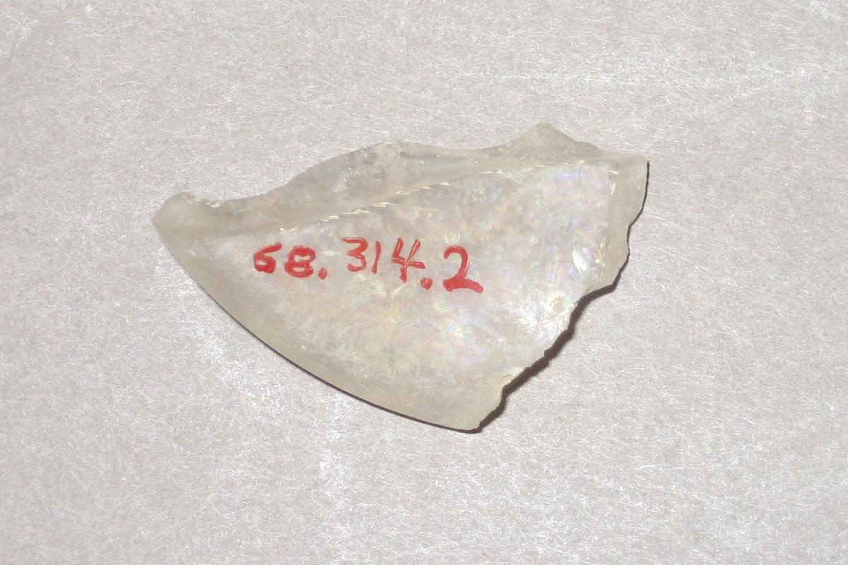 1968.0314.002 Glass fragment