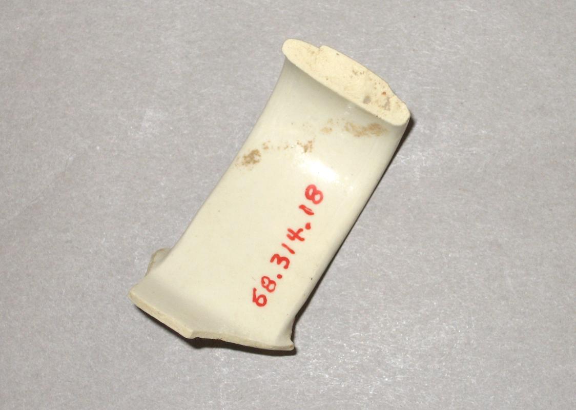 1968.0314.018 Stoneware fragment-underside