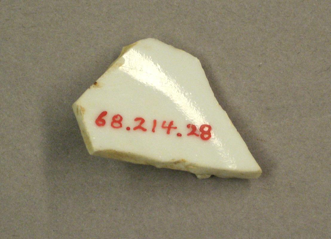 1968.0314.028 Porcelain fragment-upper