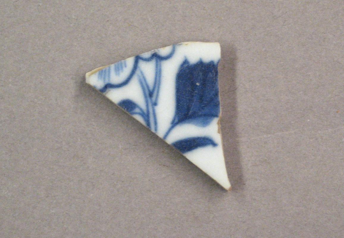 1968.0314.032 Porcelain fragment-underside