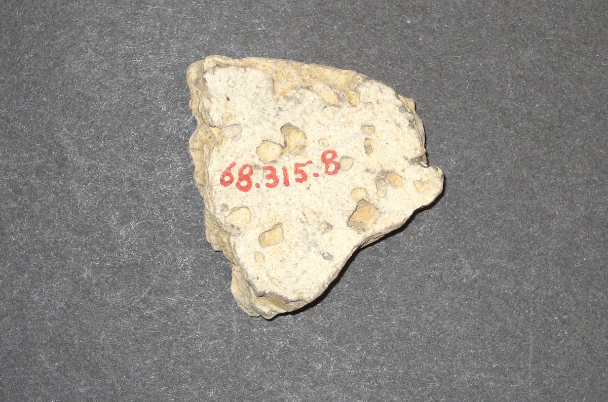 1968.0315.008 Ceramic fragment (underside)