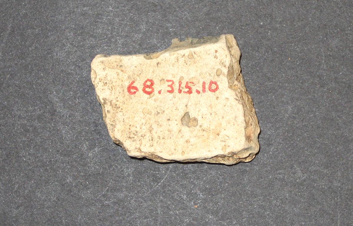 1968.0315.010 Ceramic fragment (underside)