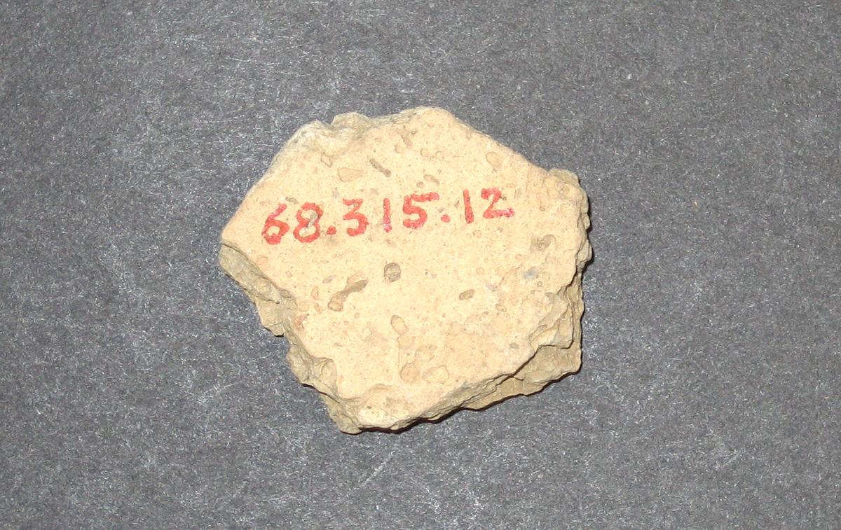 1968.0315.012 Ceramic fragment (underside)