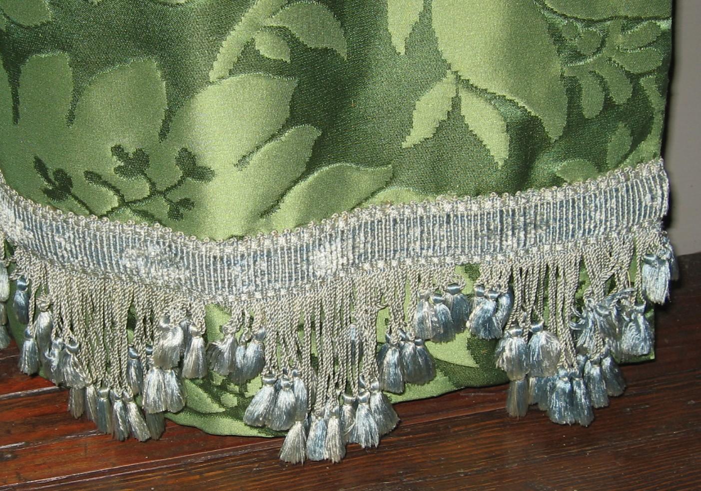 1968.0338 lower fringe detail