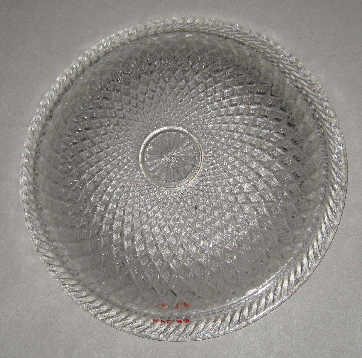 1968.0348 Glass bowl (underside)