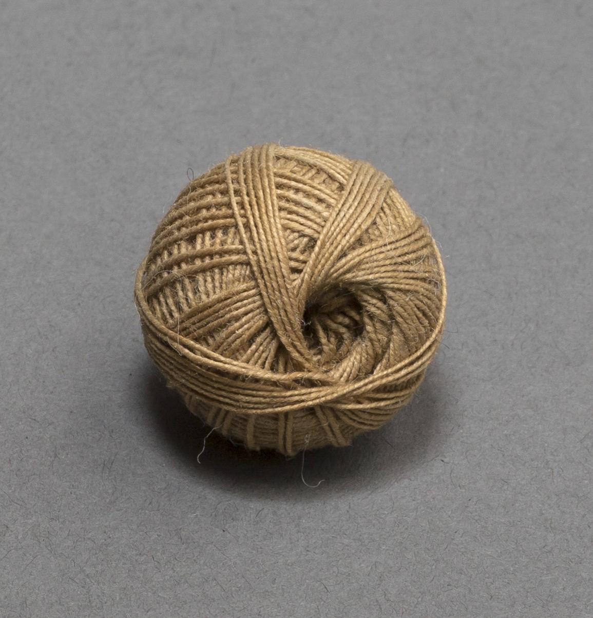 1968.0356 B Spool with thread, view 1
