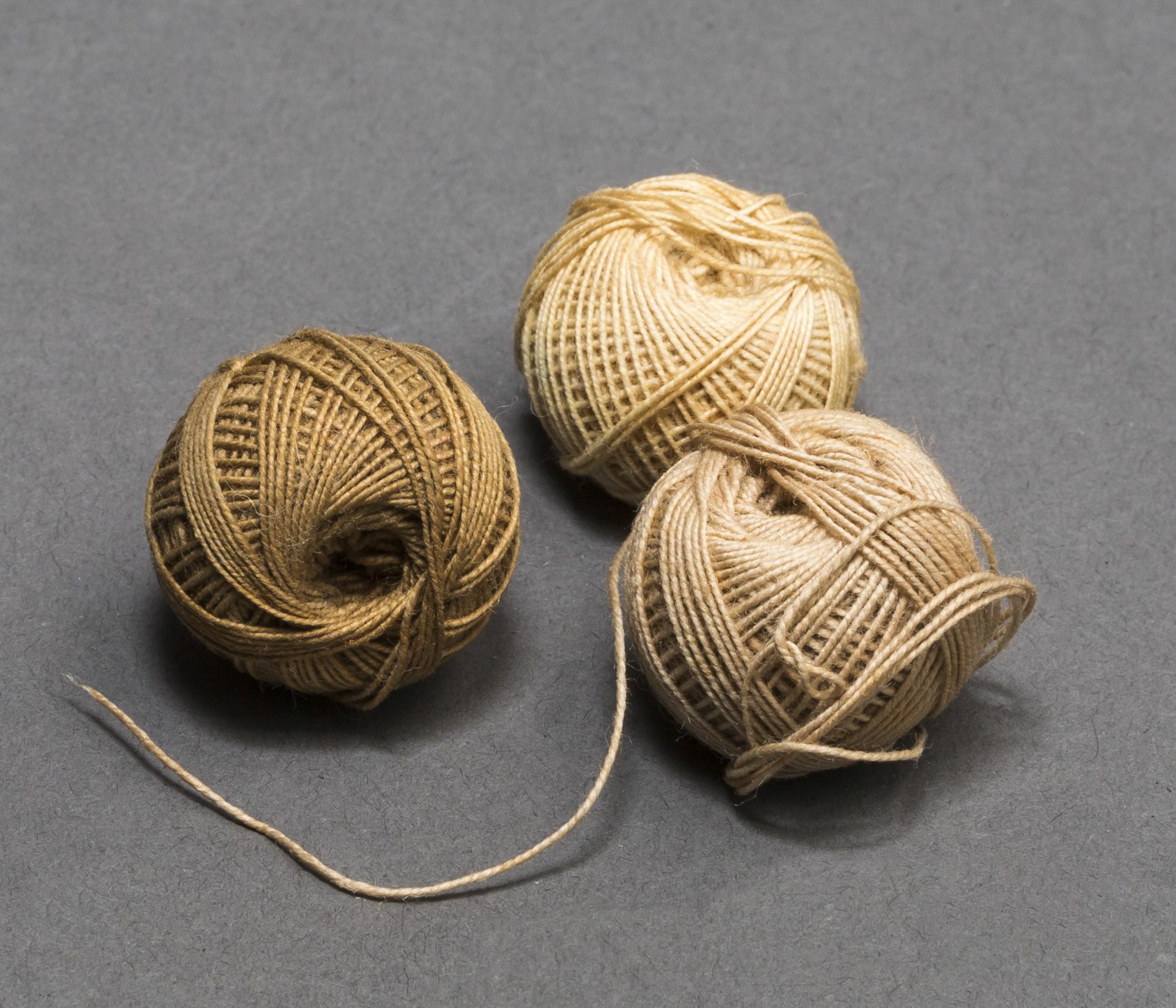 1968.0356 B-D Spool with thread (3), view 1