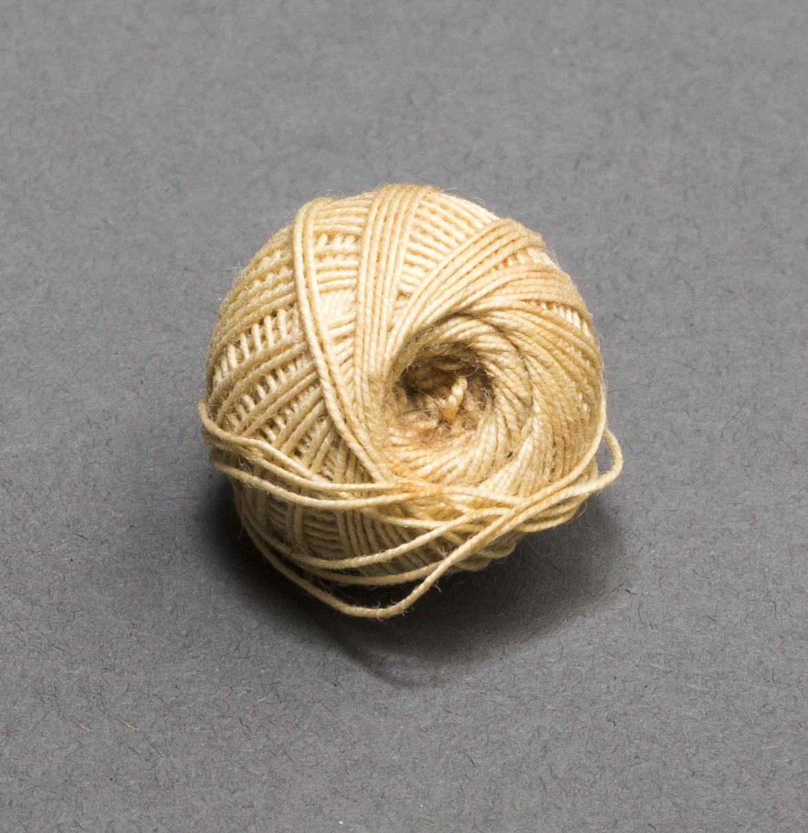 1968.0356 D Spool with thread, view 1