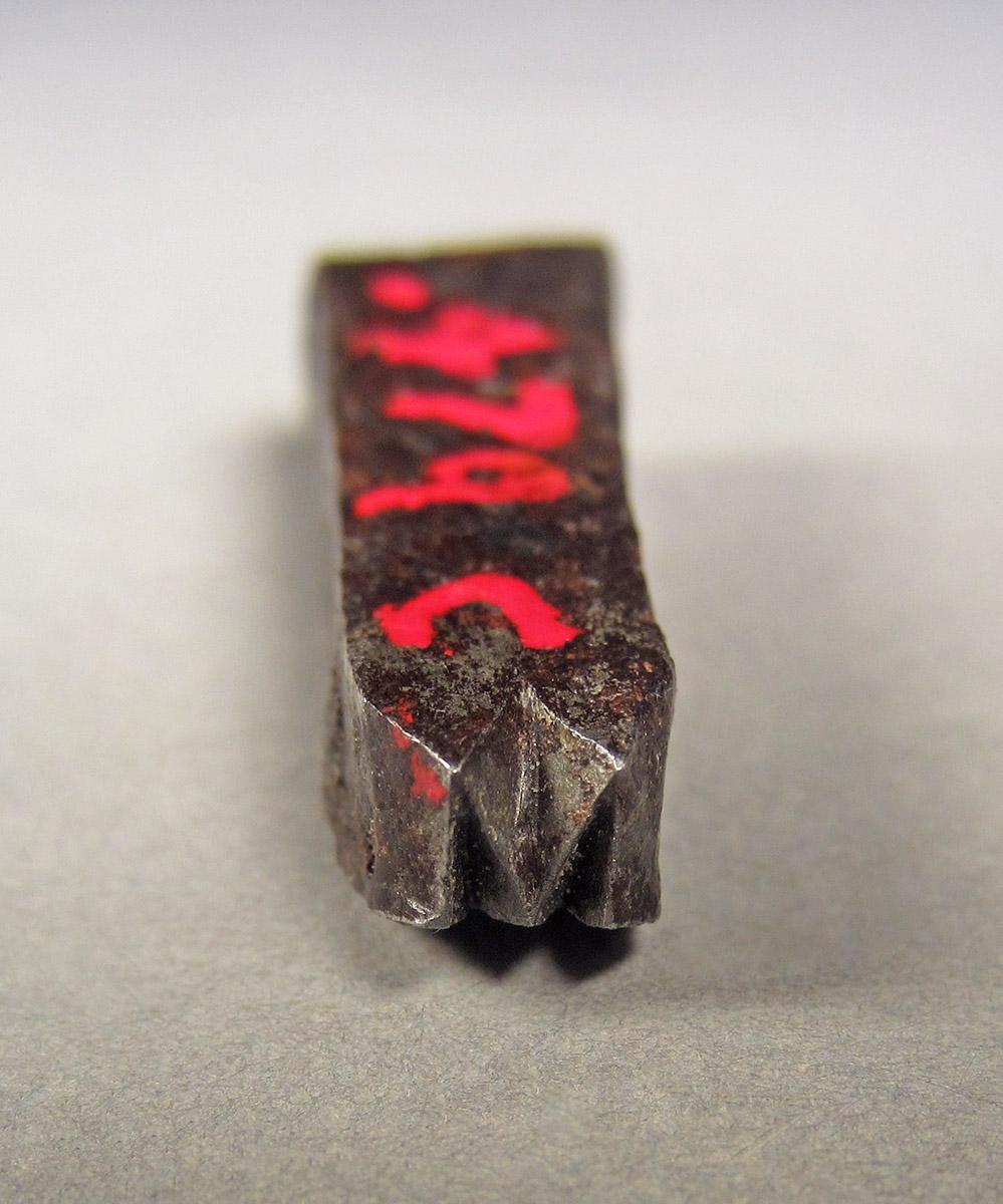 1957.0026.479 C, Letter die, tip