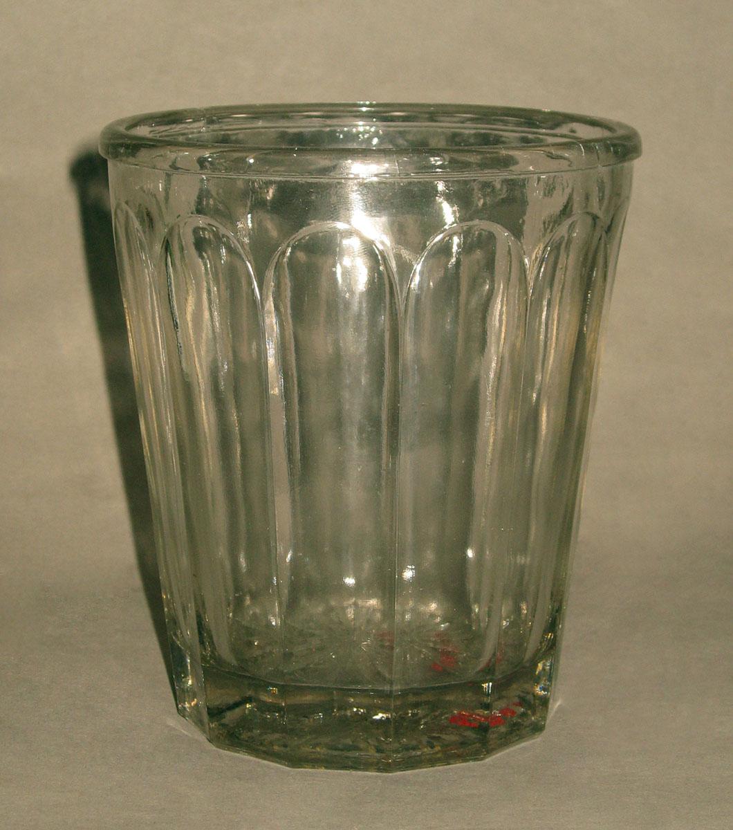 1968.0578 Glass tumbler