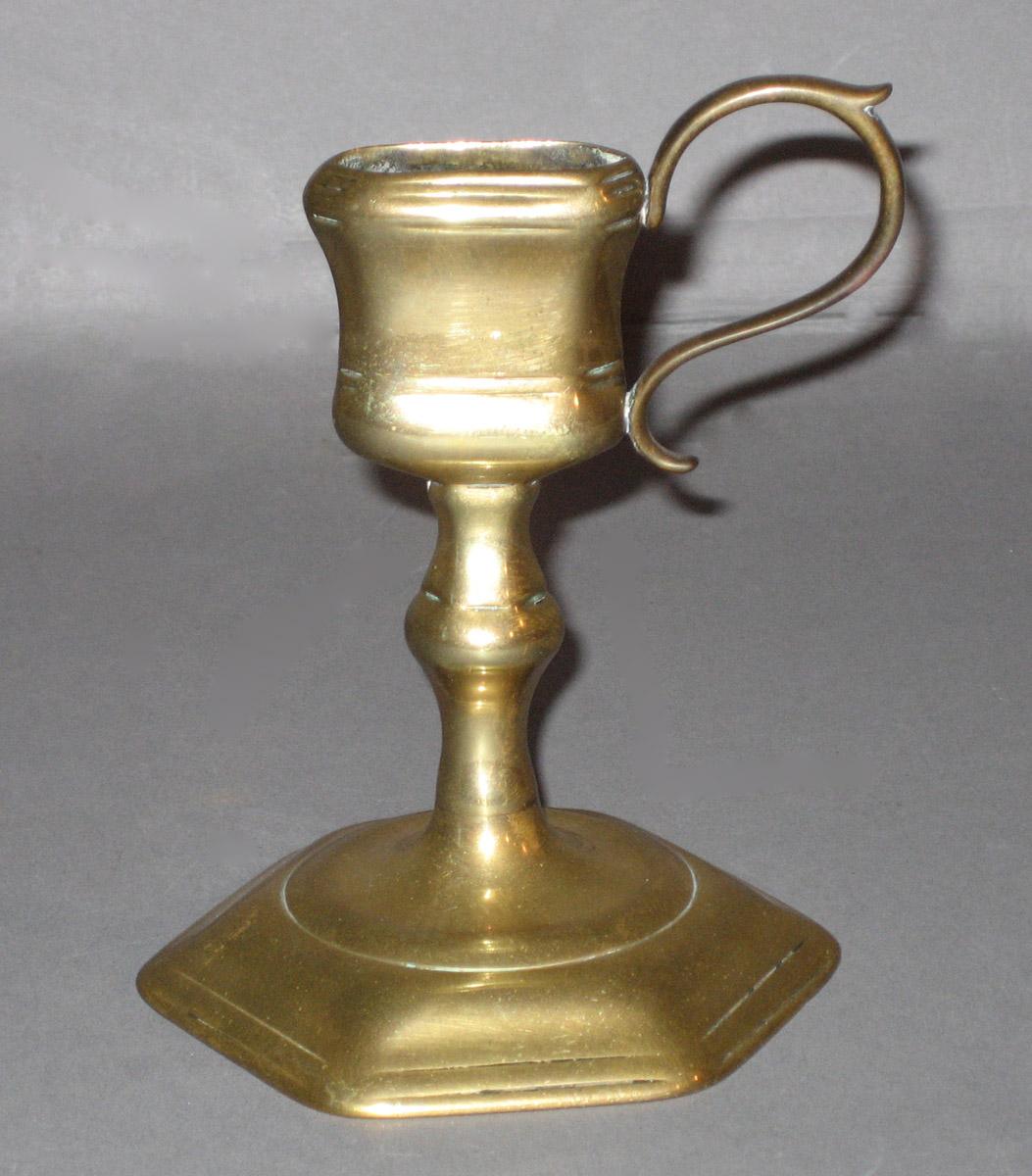1968.0588 Snuffer stand