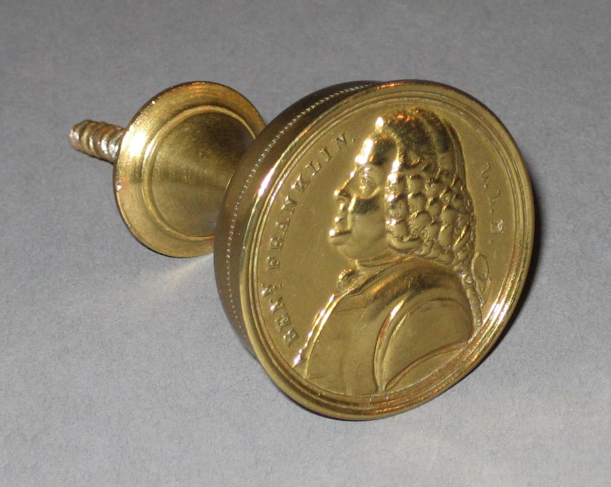 1968.0599.001 Cloak pin