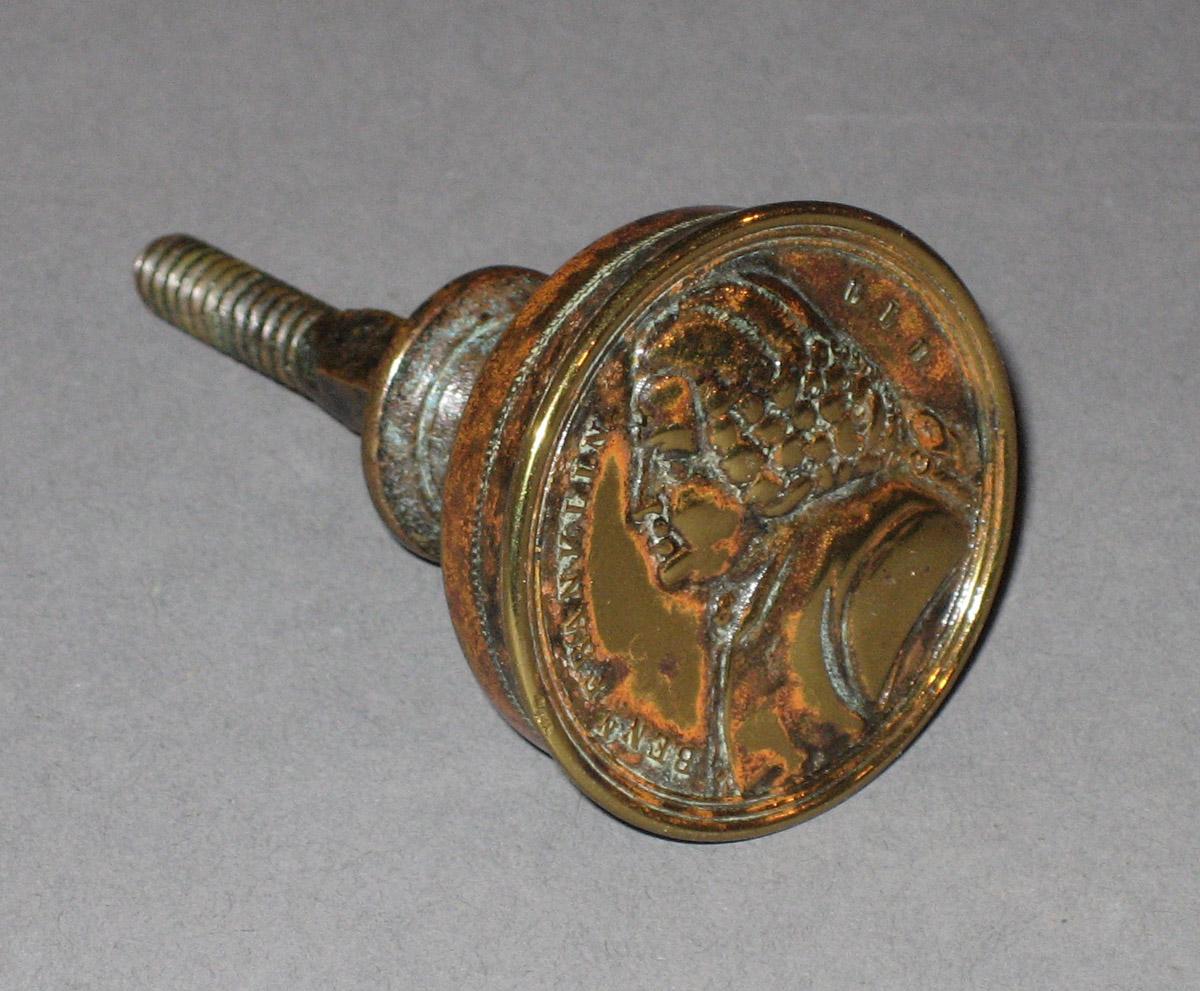 1968.0630.001 Cloak pin