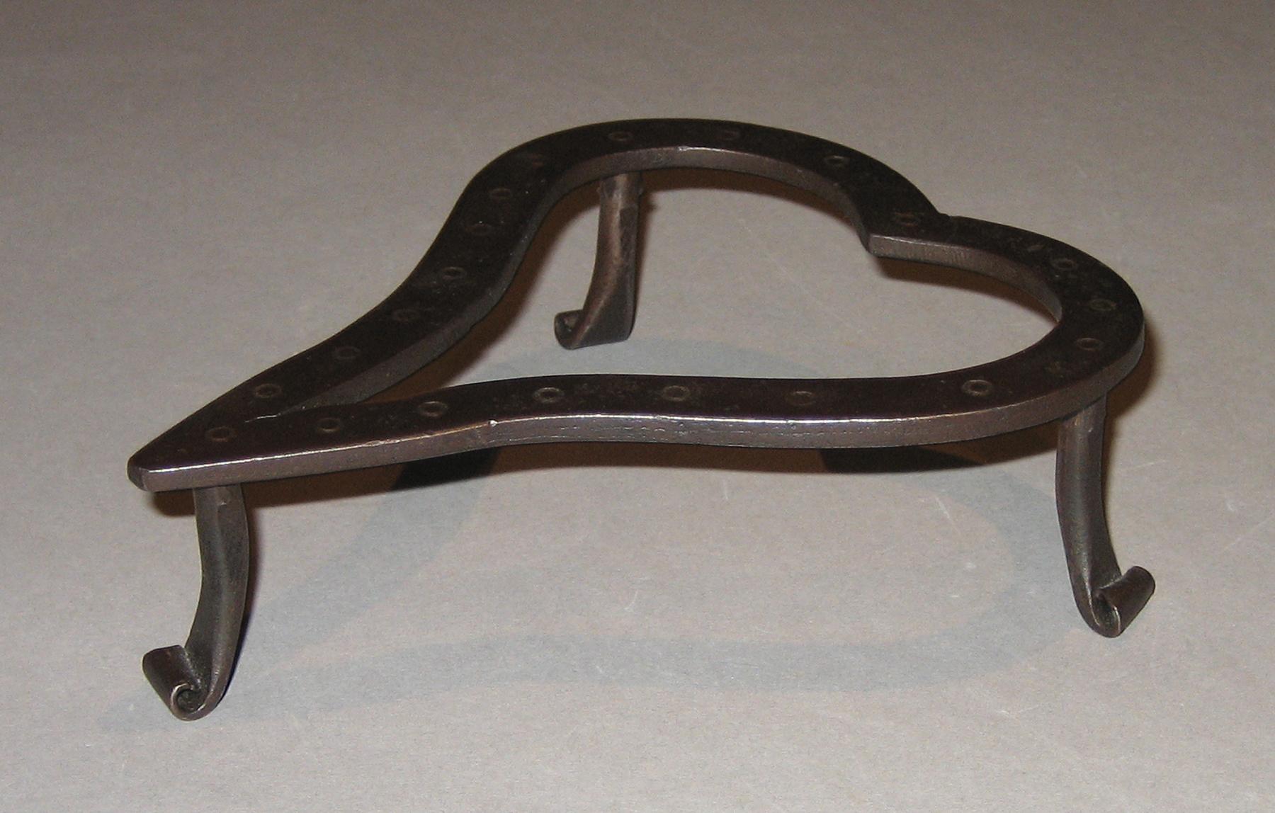1968.0657 Trivet (view 2)