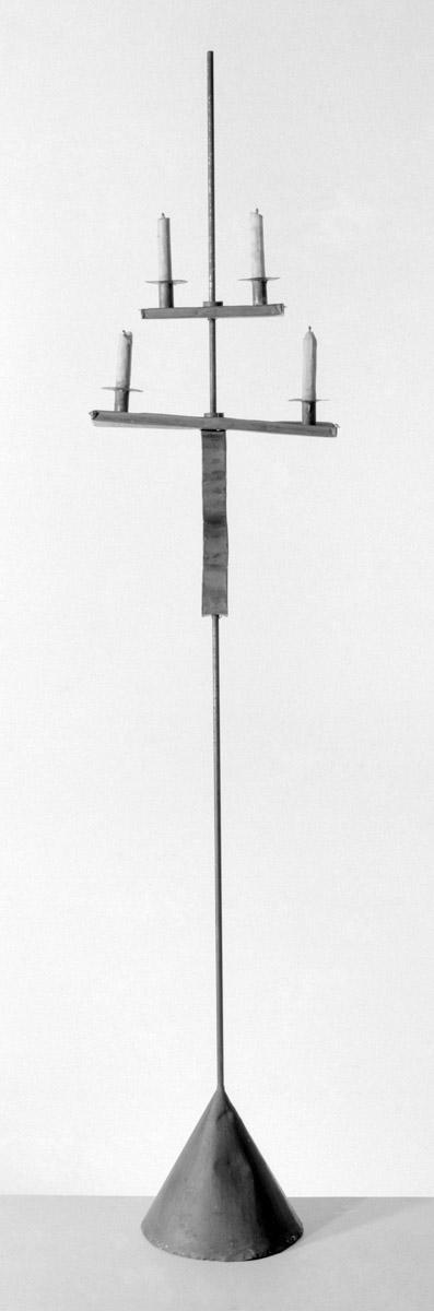 1968.0663 Candlestand