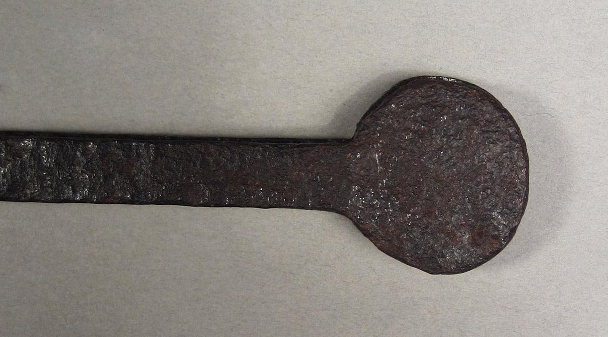 1957.0026.486, Pipe tongs, tip detail 2