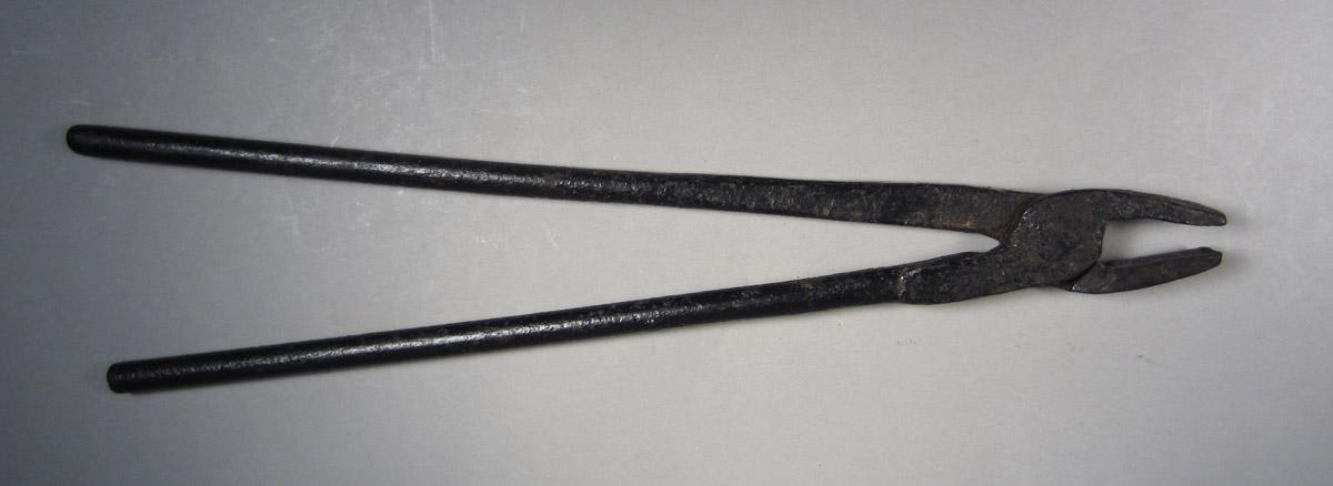 1957.0026.488 Tongs, View 1