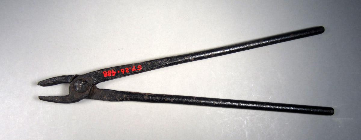 1957.0026.488 Tongs, View 2
