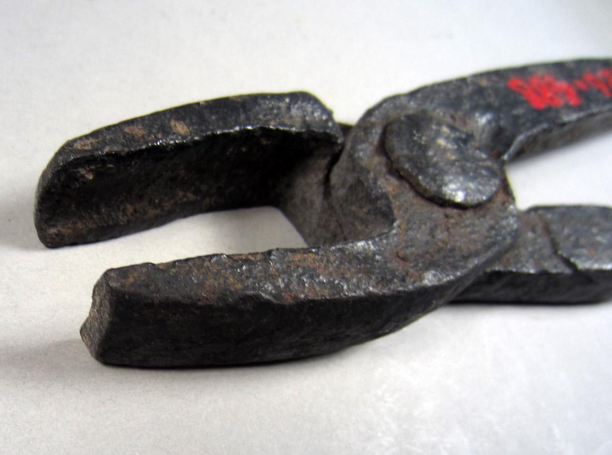 1957.0026.488 Tongs, View 3