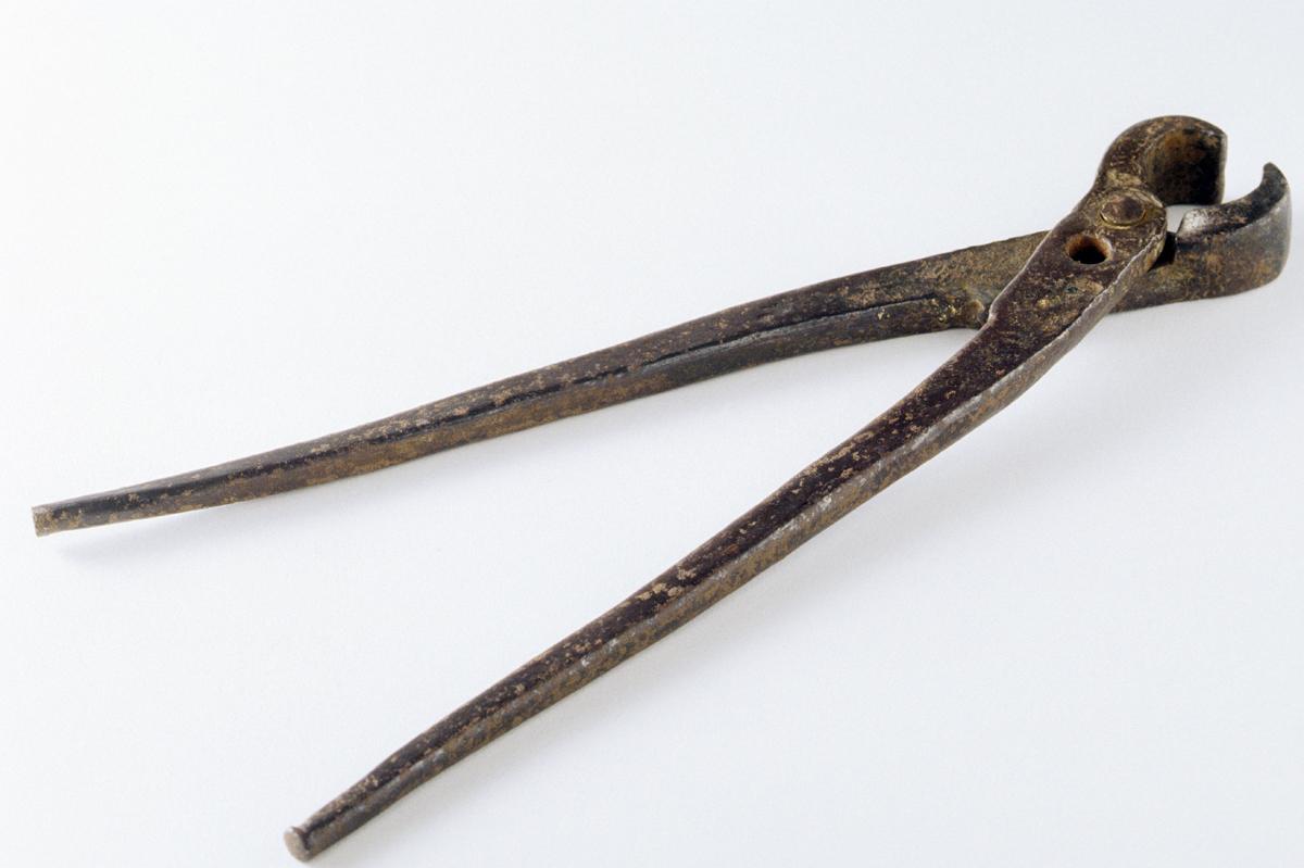1957.0026.489 Pincers