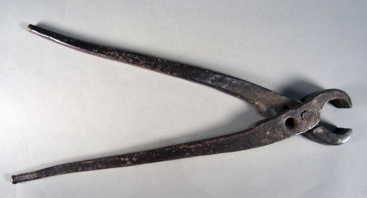 1957.0026.489 Carpenter's pincers, View 1