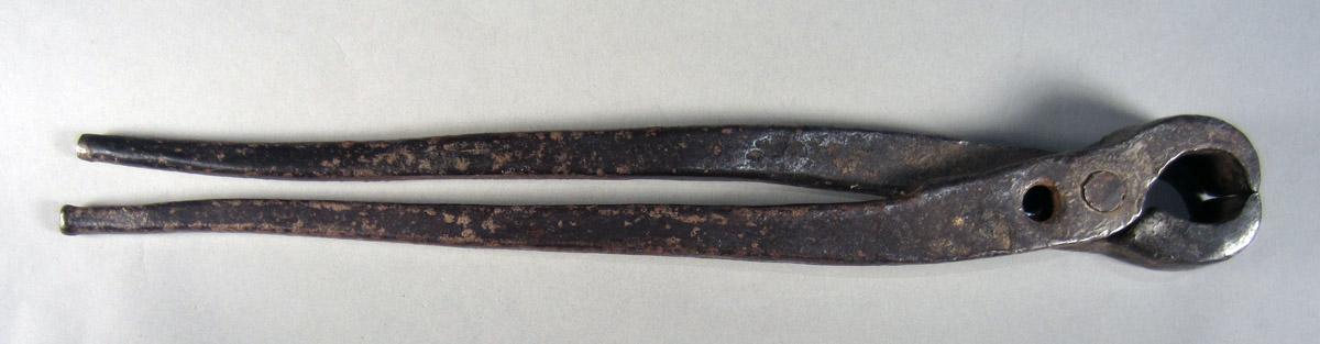 1957.0026.489 Carpenter's pincers, View 2