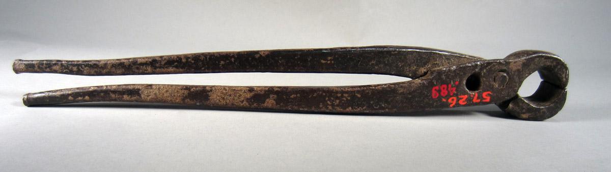 1957.0026.489 Carpenter's pincers, View 3