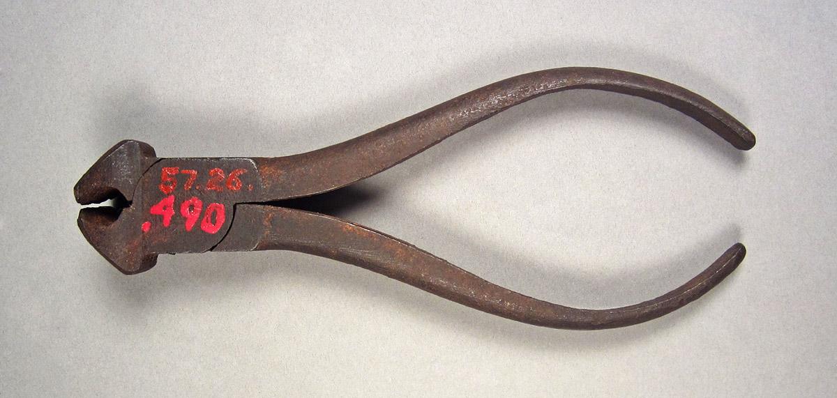 1957.0026.490, End nippers, side 1