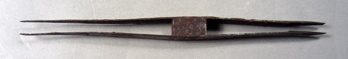 1957.0026.493.001 Tweezers, View 1