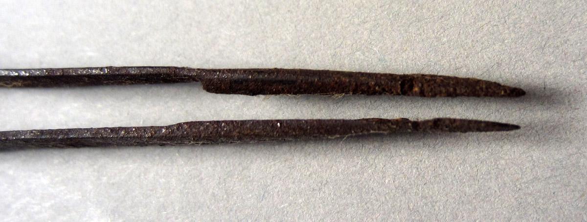 1957.0026.493.002 Tweezers, Detail 2