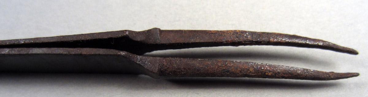 1957.0026.495 Tweezers, Detail