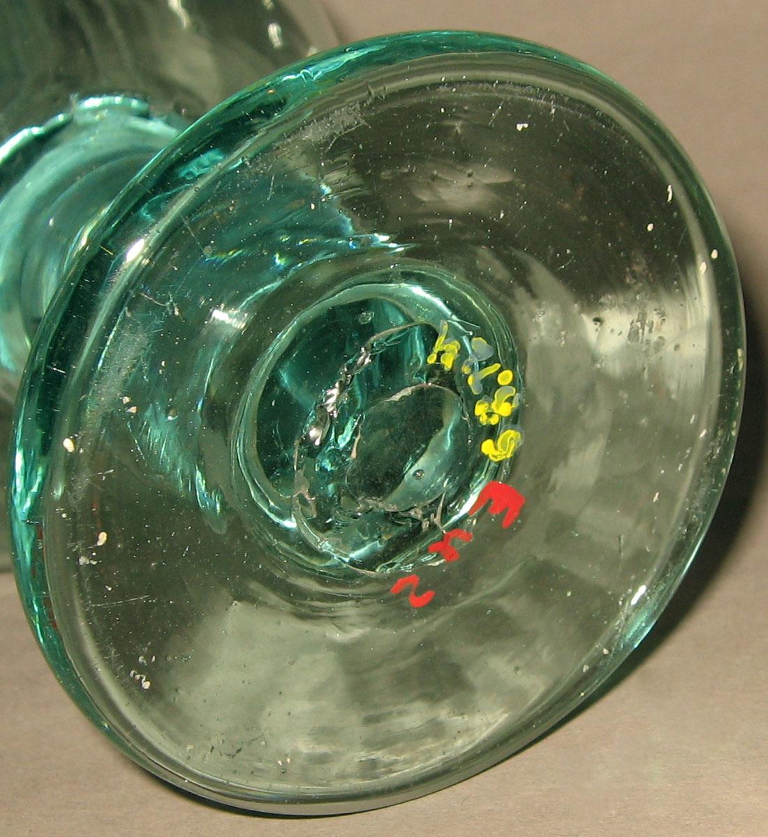 1968.0724 Glass vase (underside)