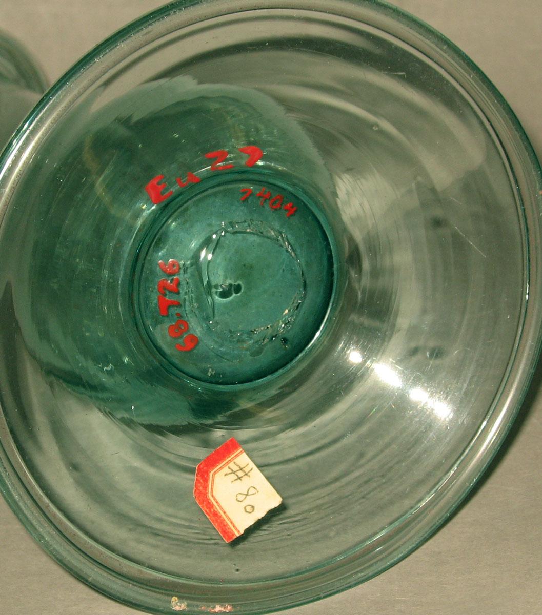 1968.0726 Glass vase (underside)
