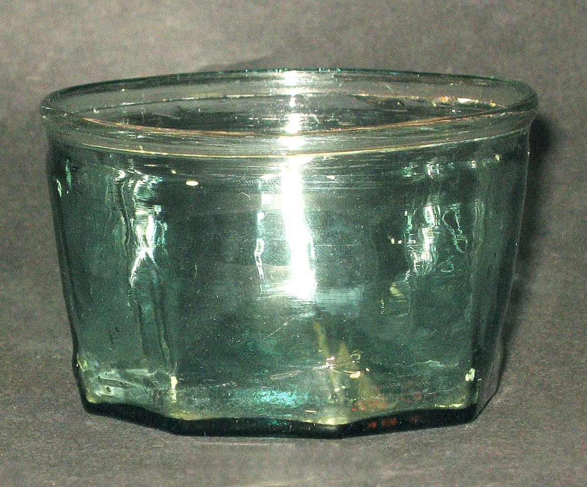 1968.0732 Glass bowl