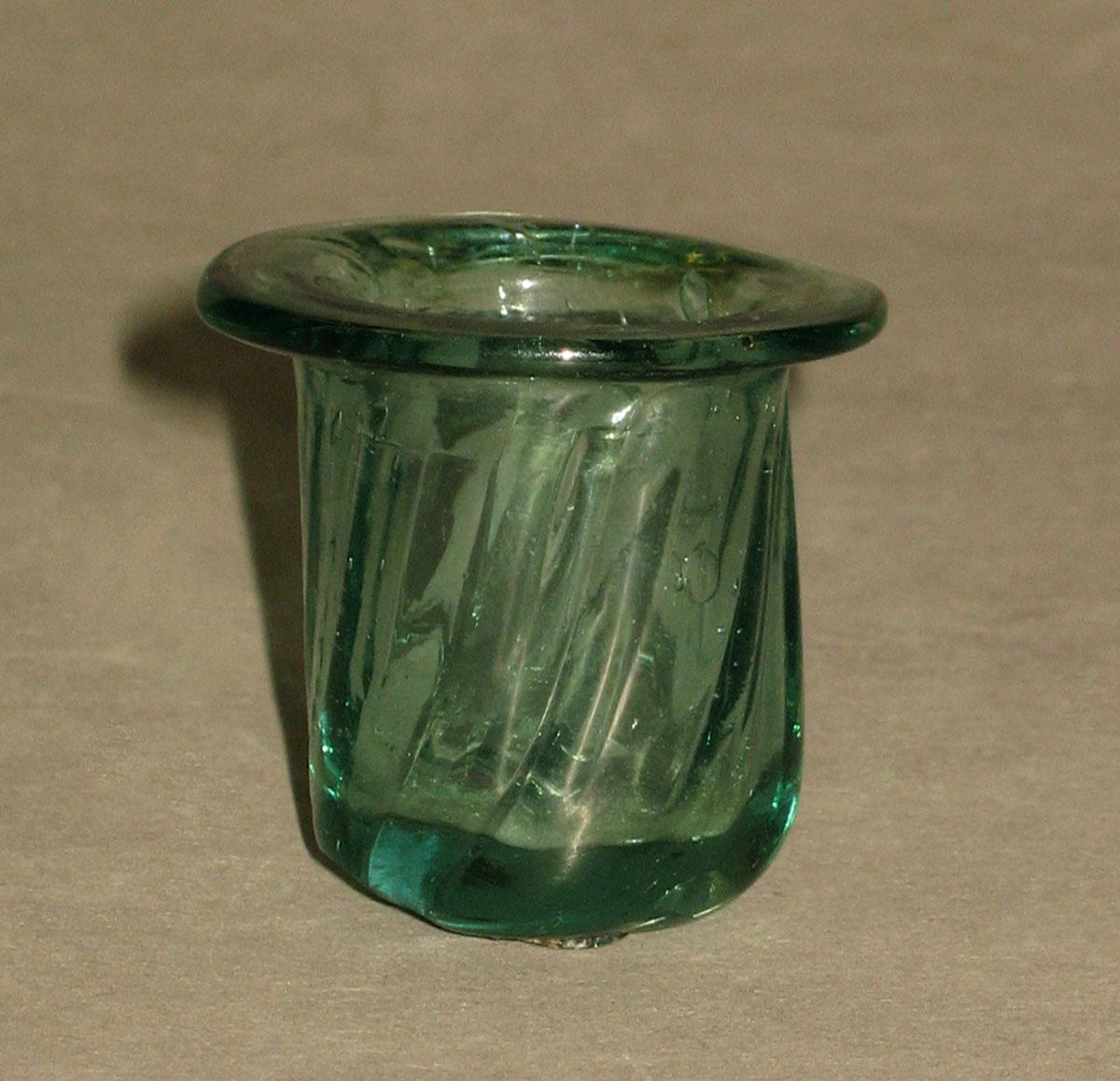 1968.0735 Glass inkwell