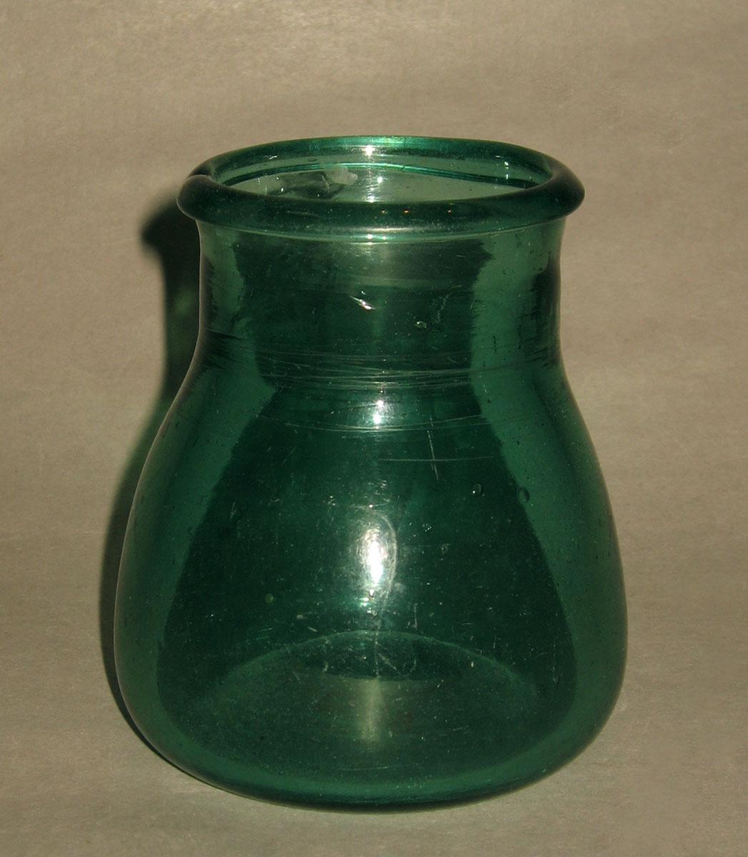 1968.0736 Glass jar
