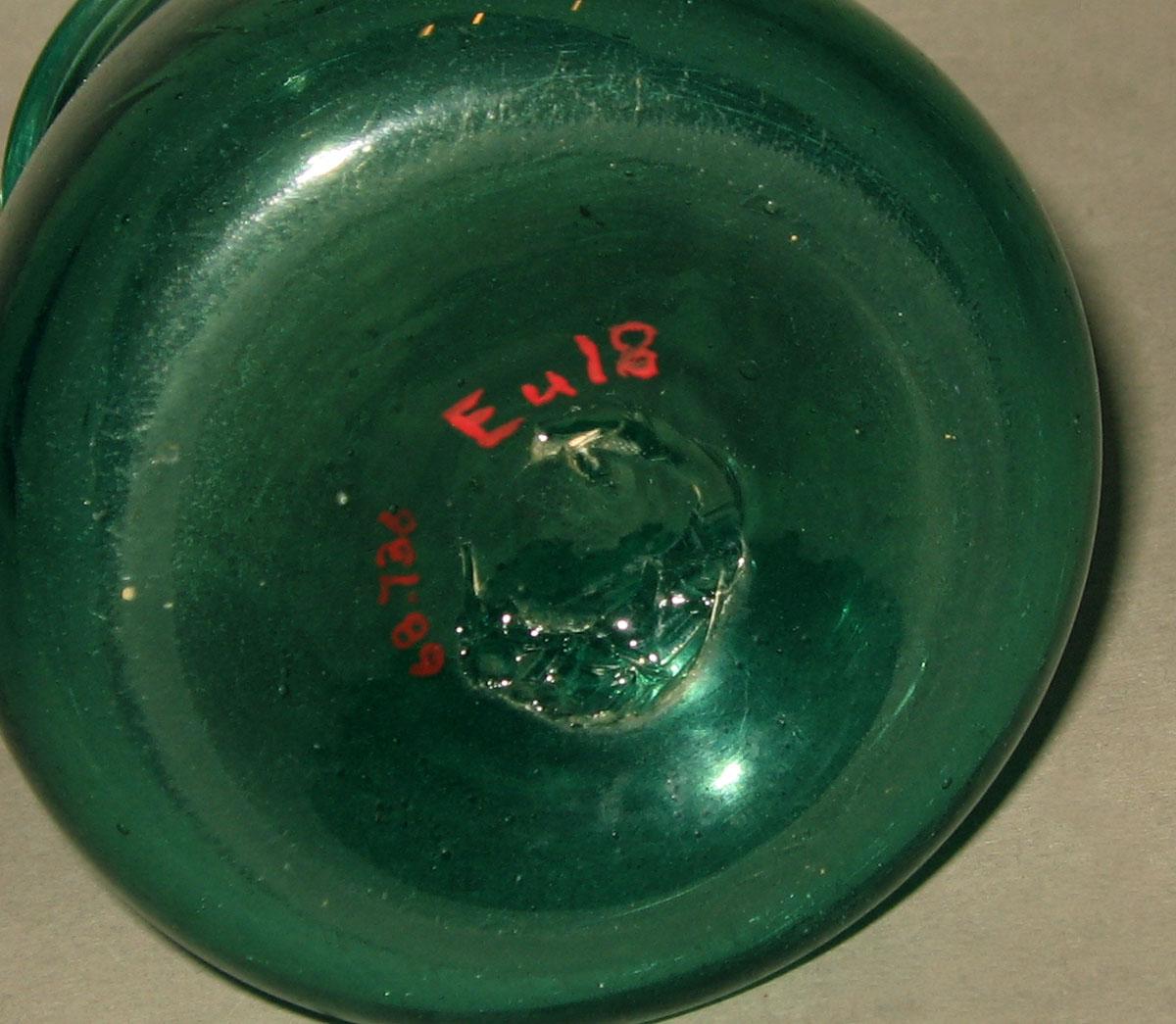 1968.0736 Glass jar (underside)