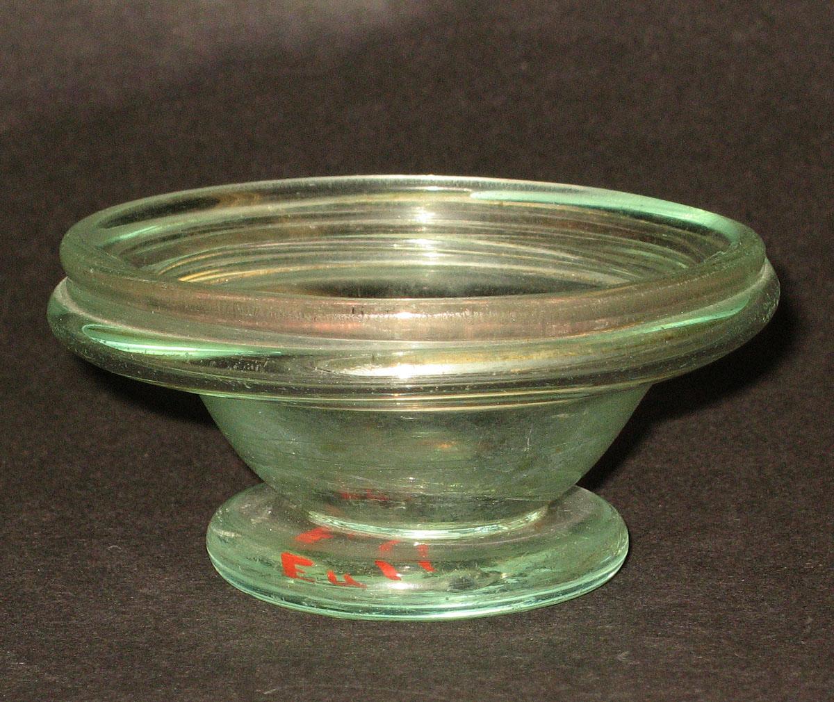 1968.0737 Glass dish