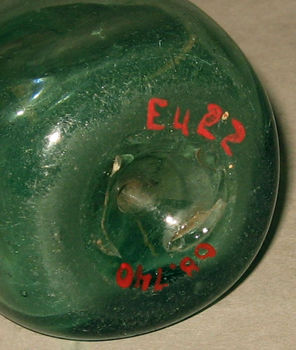 1968.0740 Glass bottle (underside)