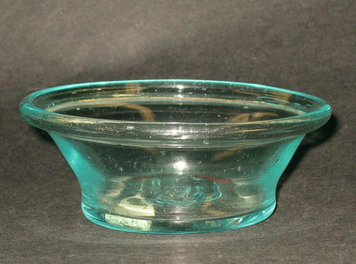 1968.0742 Glass dish